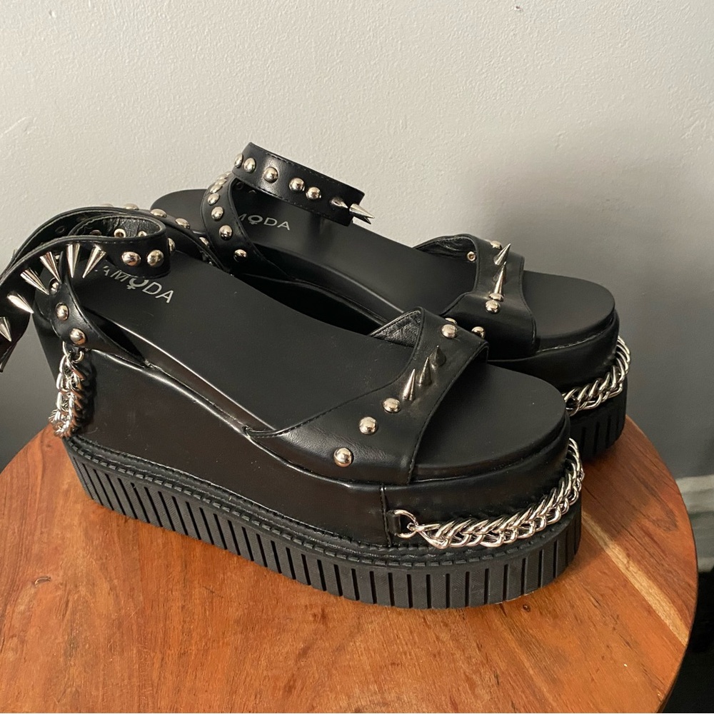 Dolls Kill Black Platform Sandals with Spikes and Chains W10 NWB